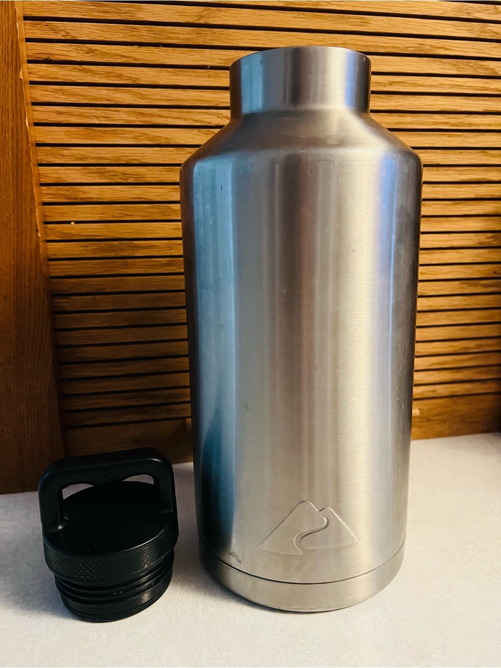 OZARK TRAIL 64 oz stainless steel water tumbler with lid